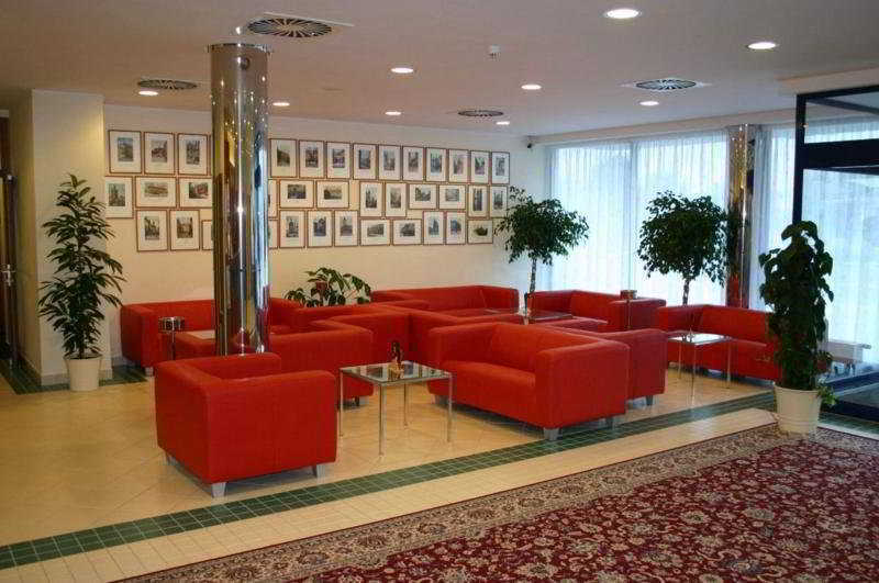 Ramada Airport Hotel Praga Interno foto